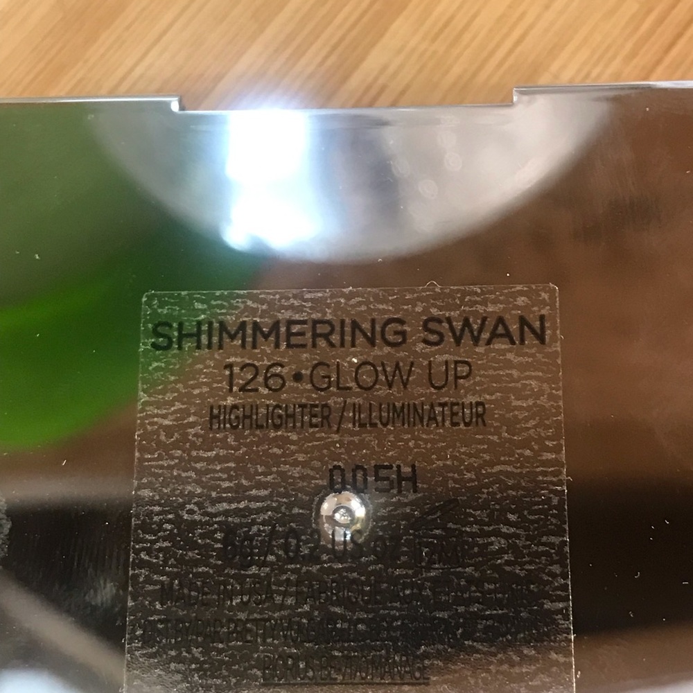 Pretty Vulgar highlighter - Picture 3 of 3